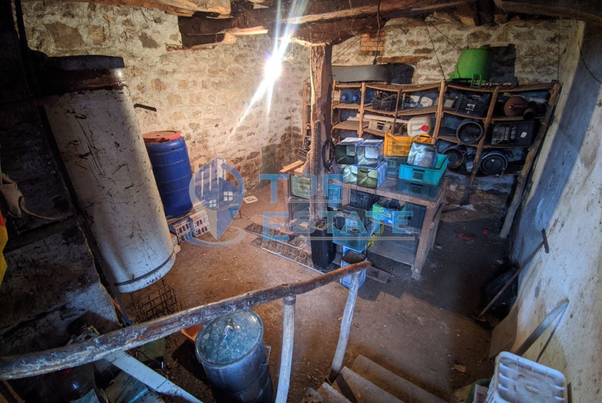 Двуетажна къща с голям двор в село Мусина - 0