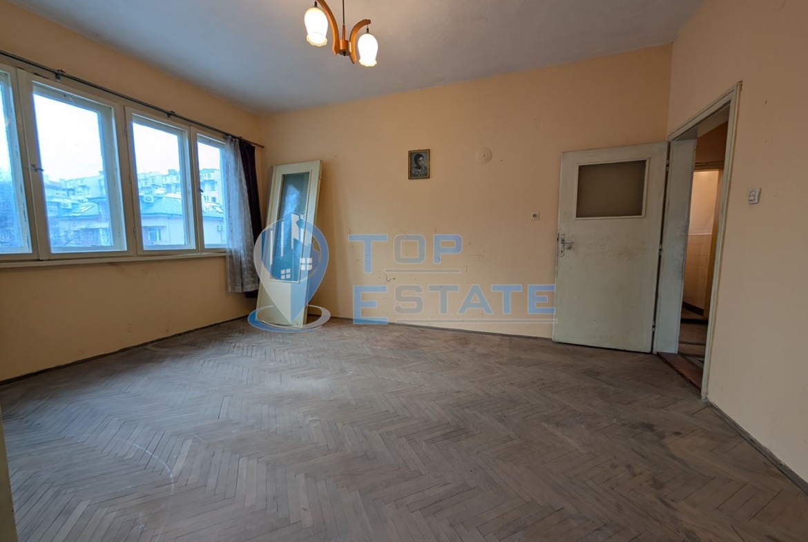 Многостаен тухлен апартамент в центъра на град Горна Оряховица - 0