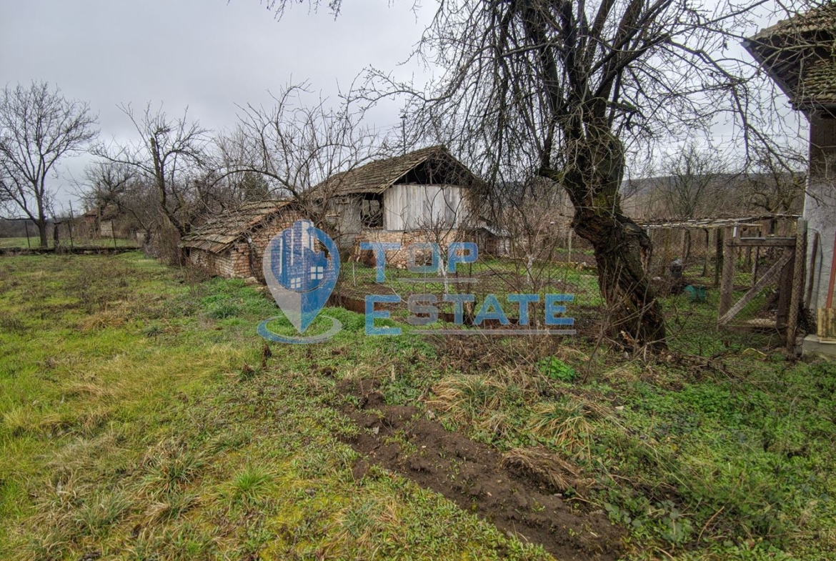 Двуетажна къща с голям двор в село Мусина - 0