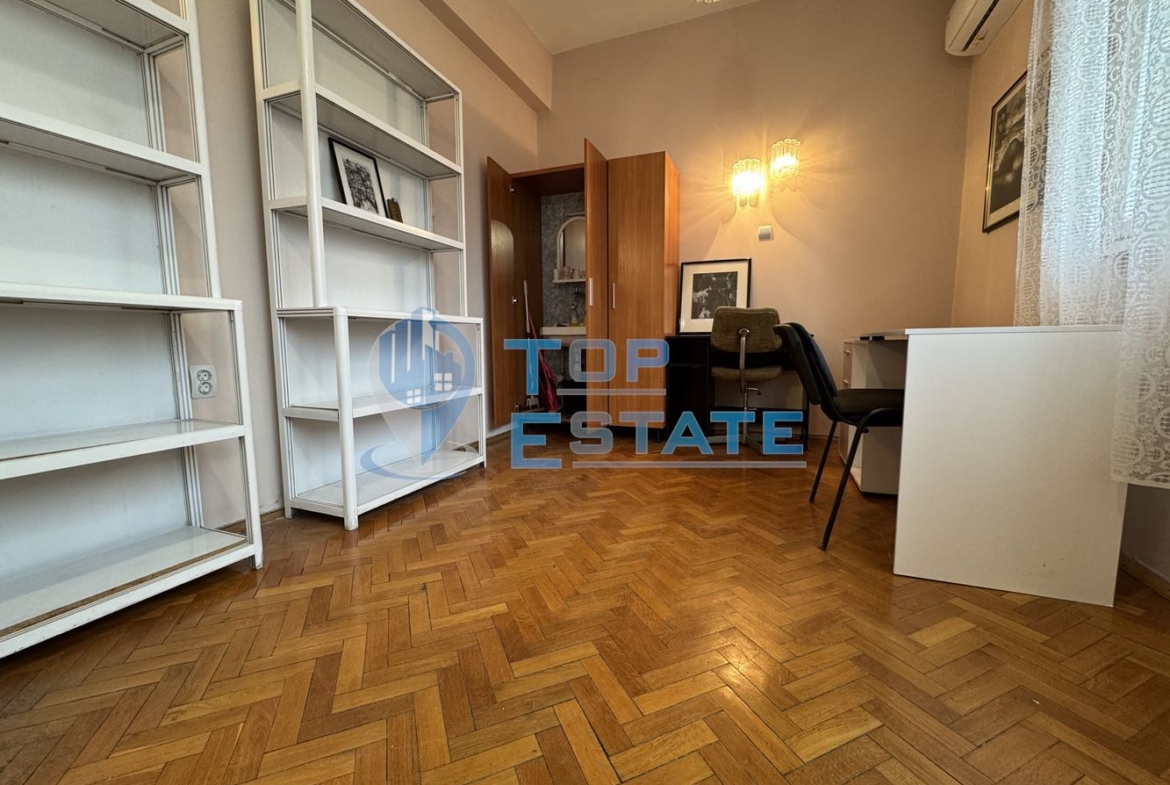 Обзаведен офис под наем в центъра на град Велико Търново - 0