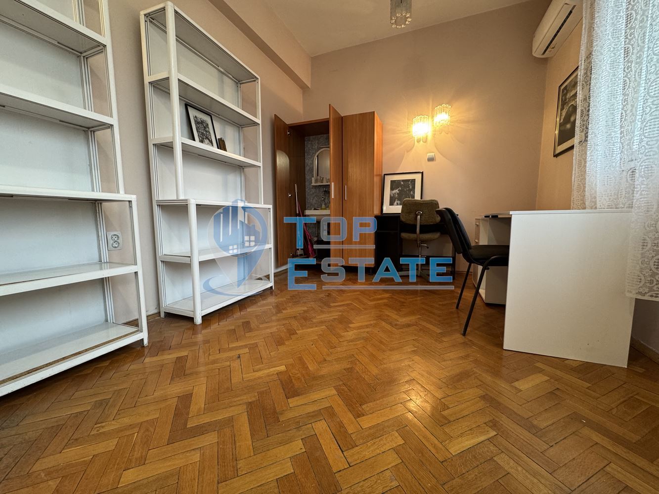 Обзаведен офис под наем в центъра на град Велико Търново-0 Обзаведен офис под наем в центъра на град Велико Търново - 0