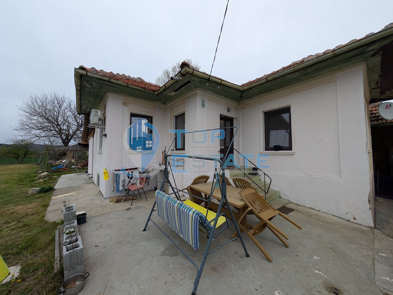 Едноетажна реновирана къща с голям двор в село Сливовица-0 Едноетажна реновирана къща с голям двор в село Сливовица - 0