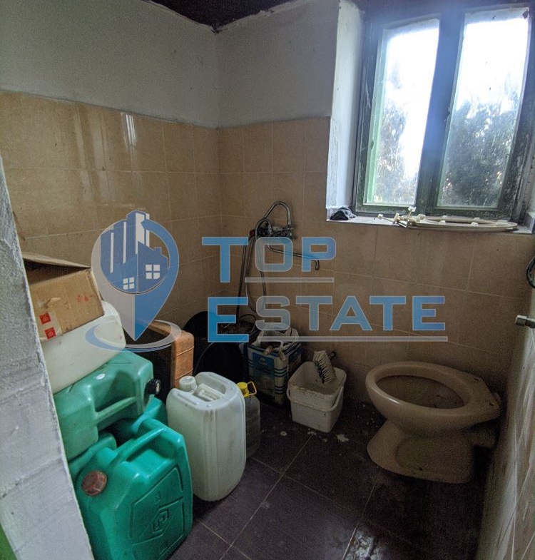 Двуетажна къща с голям двор в село Мусина - 0