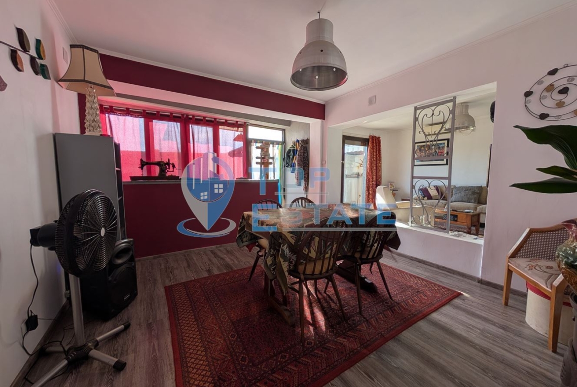 Ремонтирана и обзаведена къща с гараж в село Климентово - 0