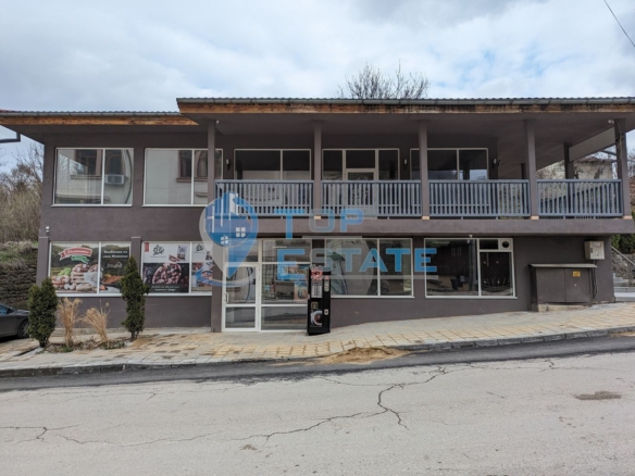 Търговска сграда на два етажа в центъра на град Златарица - 0