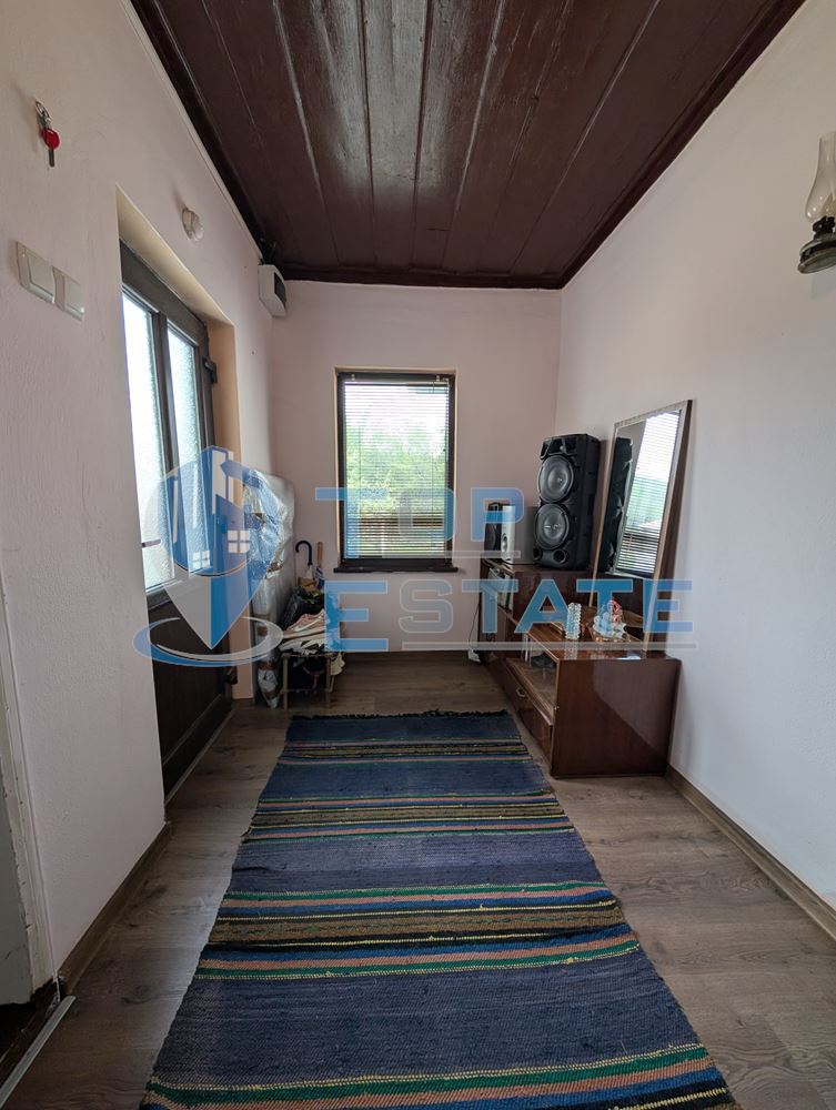 Едноетажна реновирана къща с голям двор в село Сливовица-0 Едноетажна реновирана къща с голям двор в село Сливовица - 0