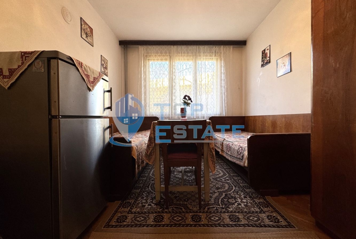 Многостаен обзаведен апартамент в центъра на град Велико Търново - 0