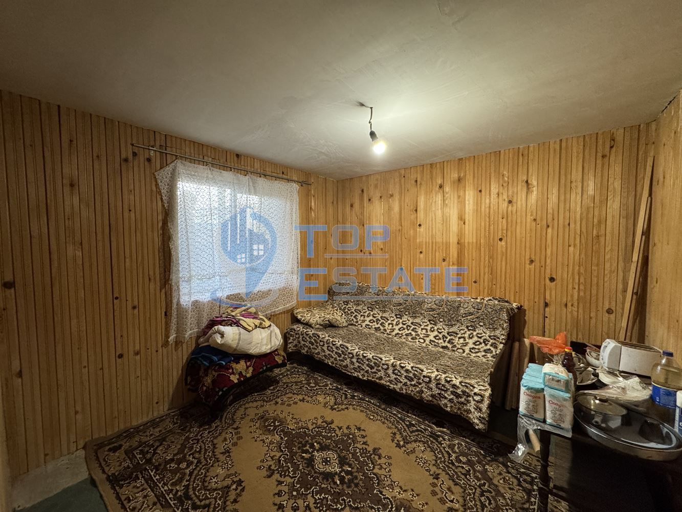 Тухлена къща с голям двор в с. Хотница, област Велико Търново-0 Тухлена къща с голям двор в с. Хотница, област Велико Търново - 0