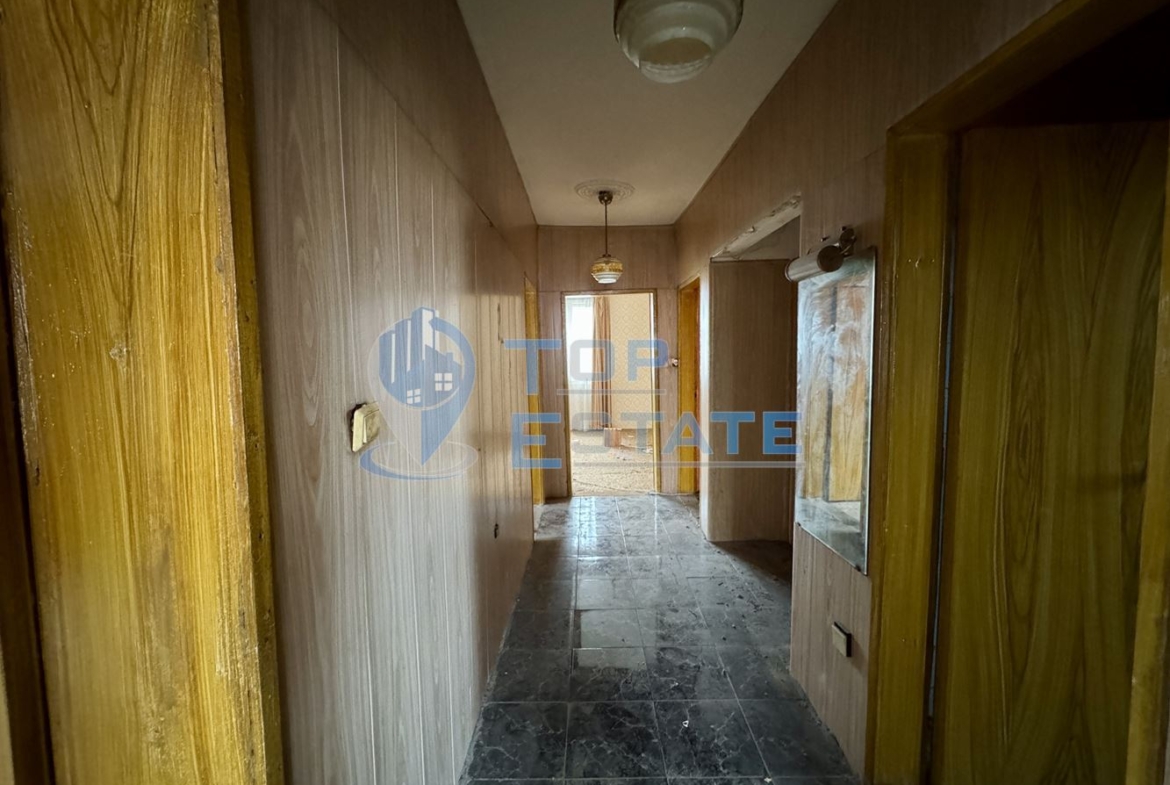 Етаж от къща с гараж в град Павликени, област Велико Търново - 0