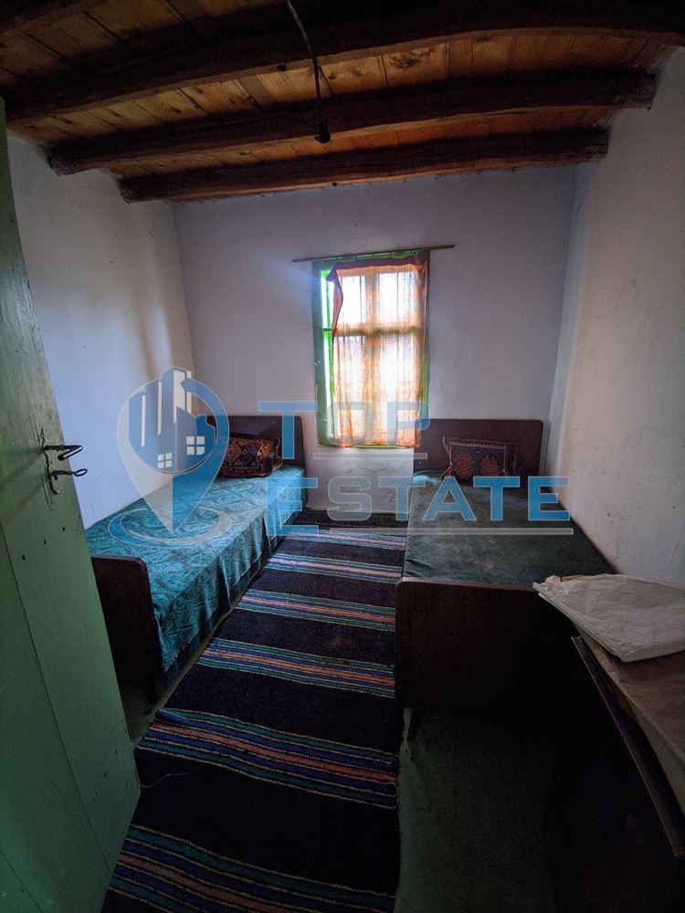 Двуетажна къща с голям двор в село Мусина - 0