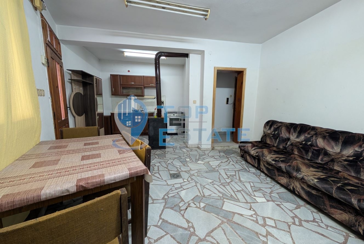 Едноетажна монолитна къща в центъра на град Златарица - 0