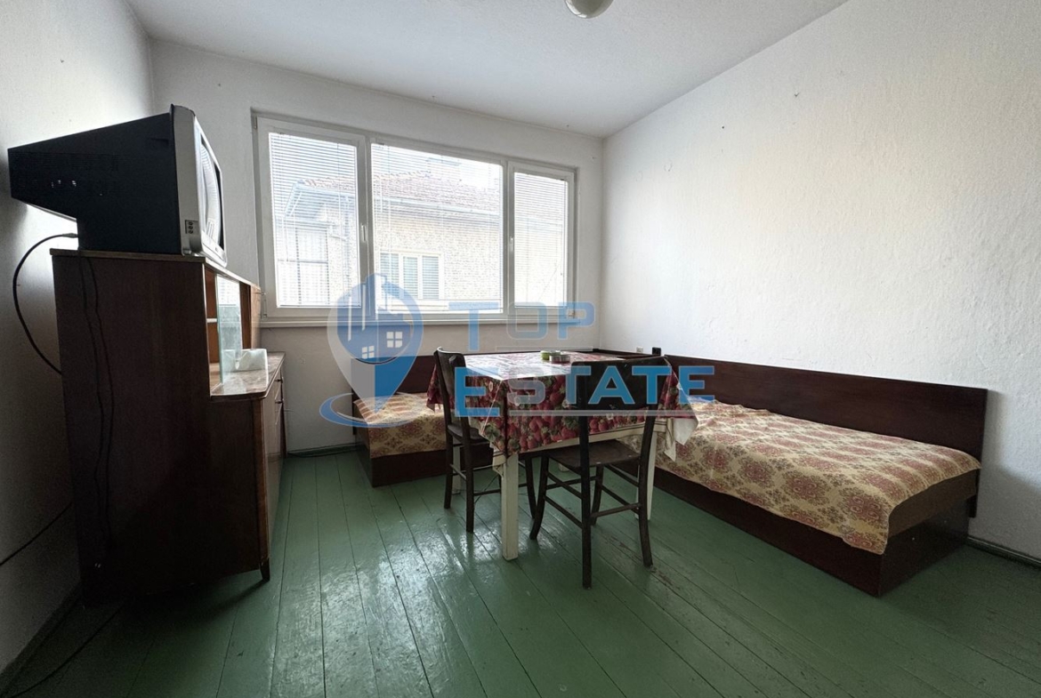 Многостаен тухлен апартамент с гараж и сутерен в центъра на град Велико Търново - 0