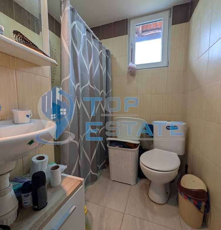 Едноетажна реновирана къща с голям двор в село Сливовица - 0