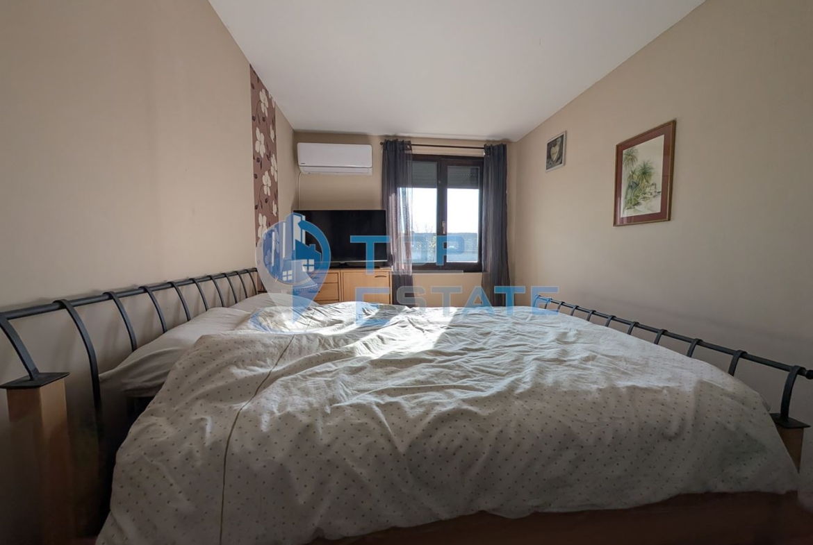 Ремонтирана и обзаведена къща с гараж в село Климентово - 0