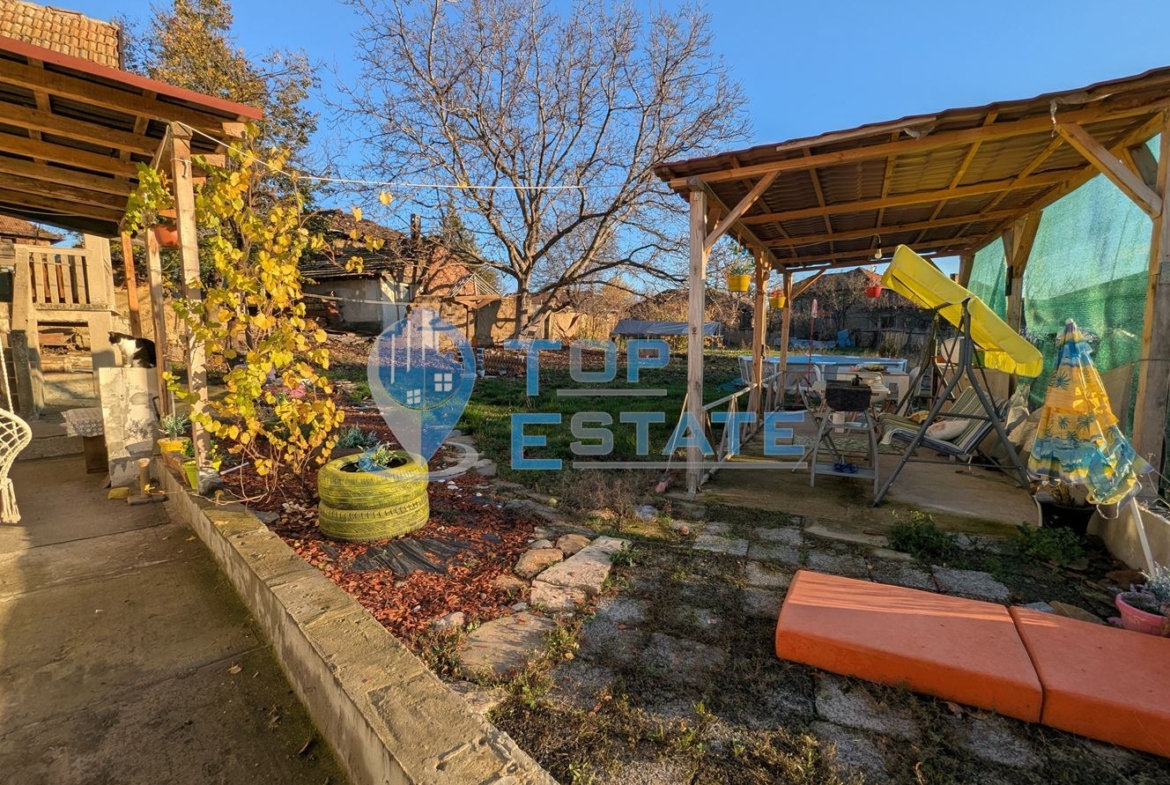 Ремонтирана къща с кладенец в село Поликраище, област Велико Търново - 0