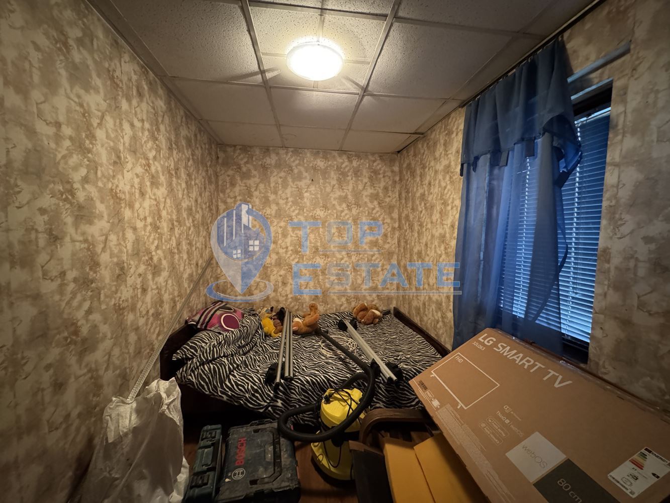 Тухлена къща с голям двор в с. Хотница, област Велико Търново-0 Тухлена къща с голям двор в с. Хотница, област Велико Търново - 0