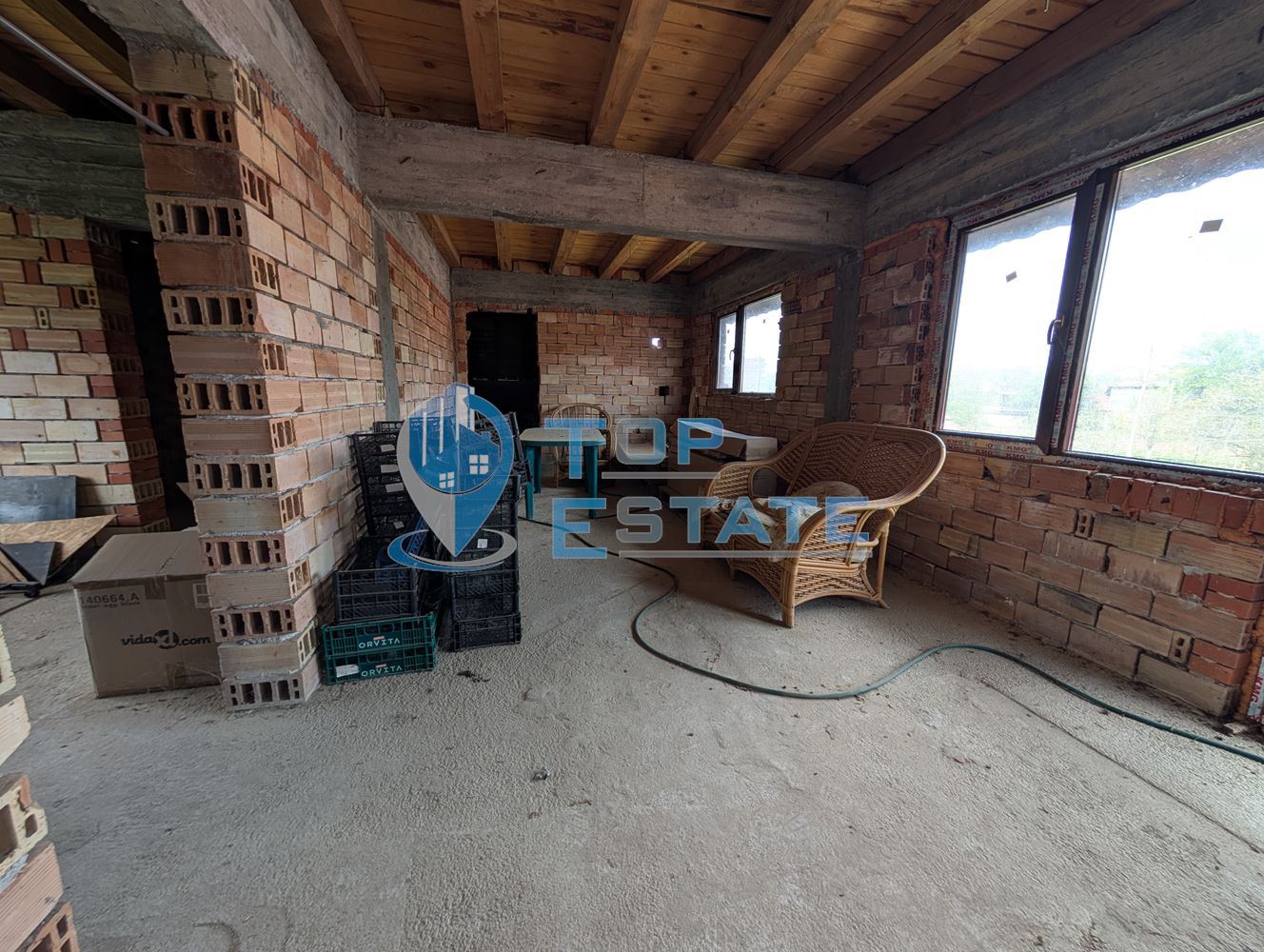 Две къщи, лятна кухня и гараж с голям двор в град Горна Оряховица - 0