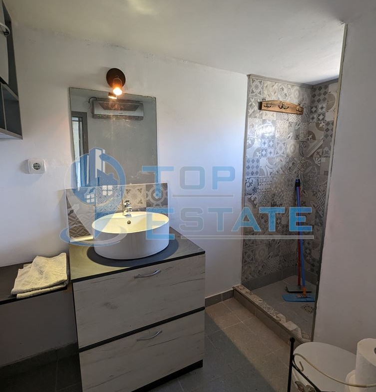 Ремонтирана и обзаведена къща с гараж в село Климентово - 0