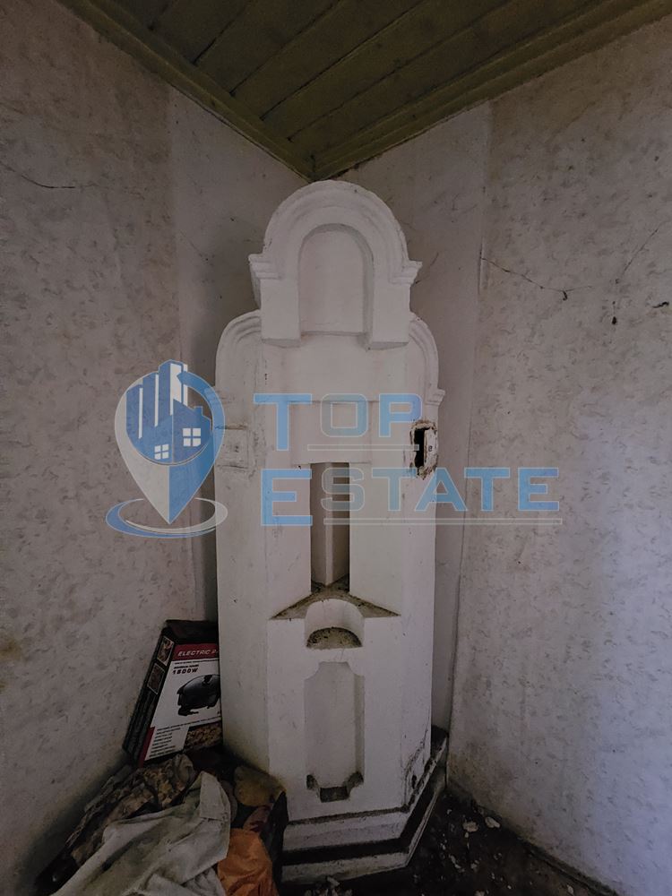 Тухлена къща с голям двор и стопански постройки на централна улица в село Върбица, област Велико Търново-0 Тухлена къща с голям двор и стопански постройки на централна улица в село Върбица, област Велико Търново - 0