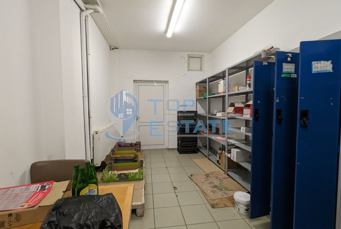 Търговска сграда на два етажа в центъра на град Златарица - 0