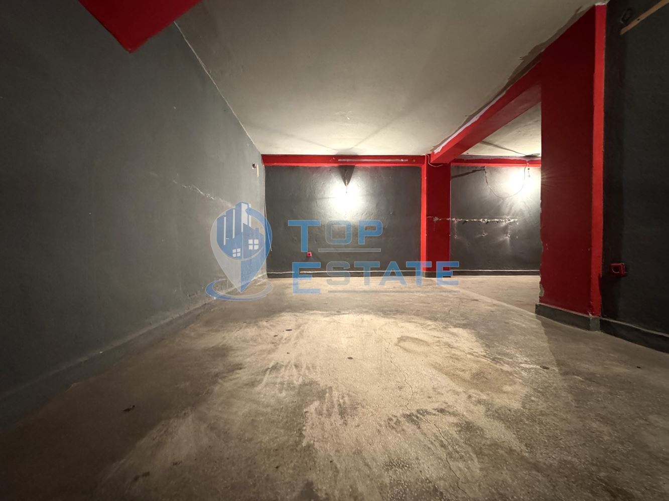 Просторно южно търговско помещение в центъра на град Велико Търново-0 Просторно южно търговско помещение в центъра на град Велико Търново - 0