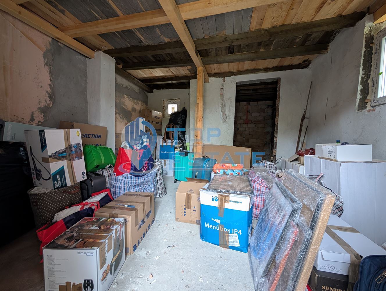 Едноетажна реновирана къща с голям двор в село Сливовица-0 Едноетажна реновирана къща с голям двор в село Сливовица - 0