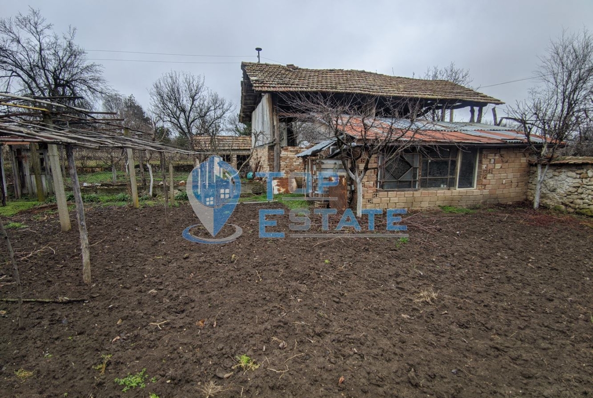 Двуетажна къща с голям двор в село Мусина - 0