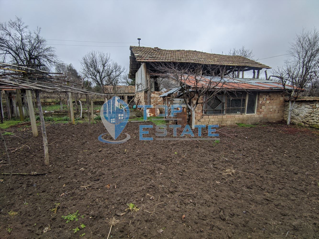 Двуетажна къща с голям двор в село Мусина - 0