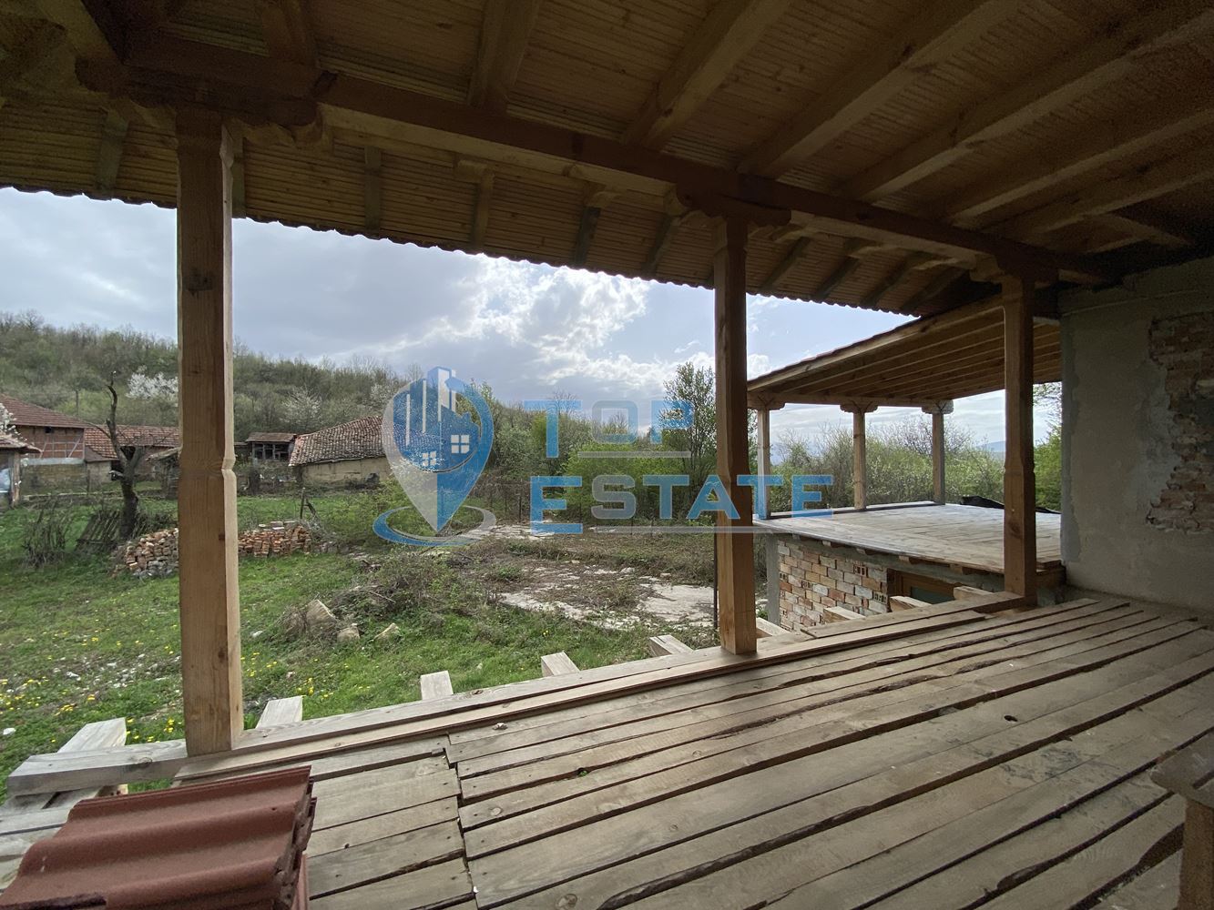 Двуетажна тухлена къща с панорамна гледка в Еленския балкан-0 Двуетажна тухлена къща с панорамна гледка в Еленския балкан - 0