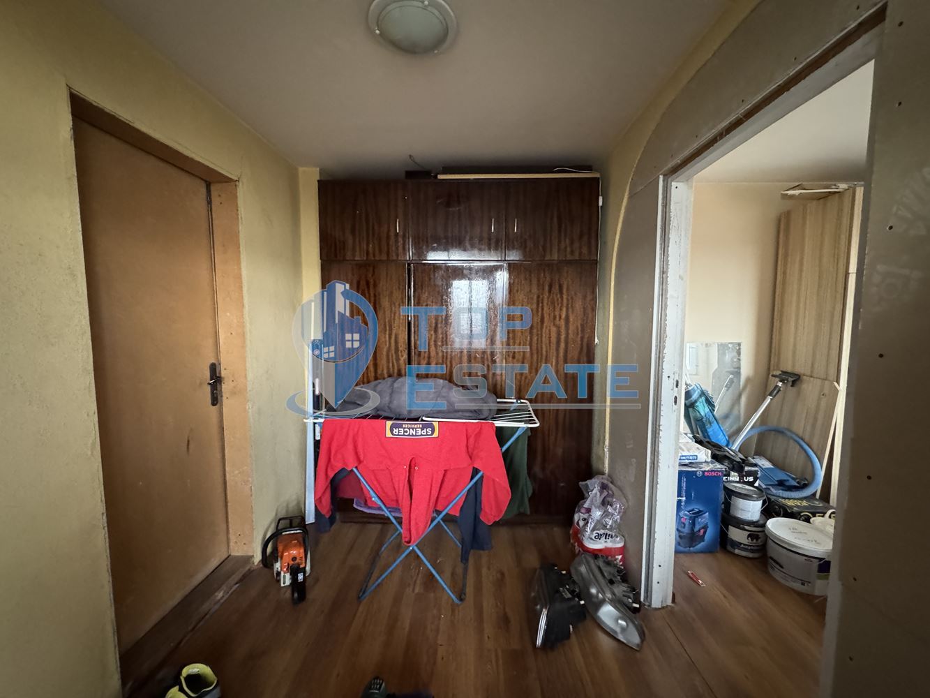 Тухлена къща с голям двор в с. Хотница, област Велико Търново-0 Тухлена къща с голям двор в с. Хотница, област Велико Търново - 0