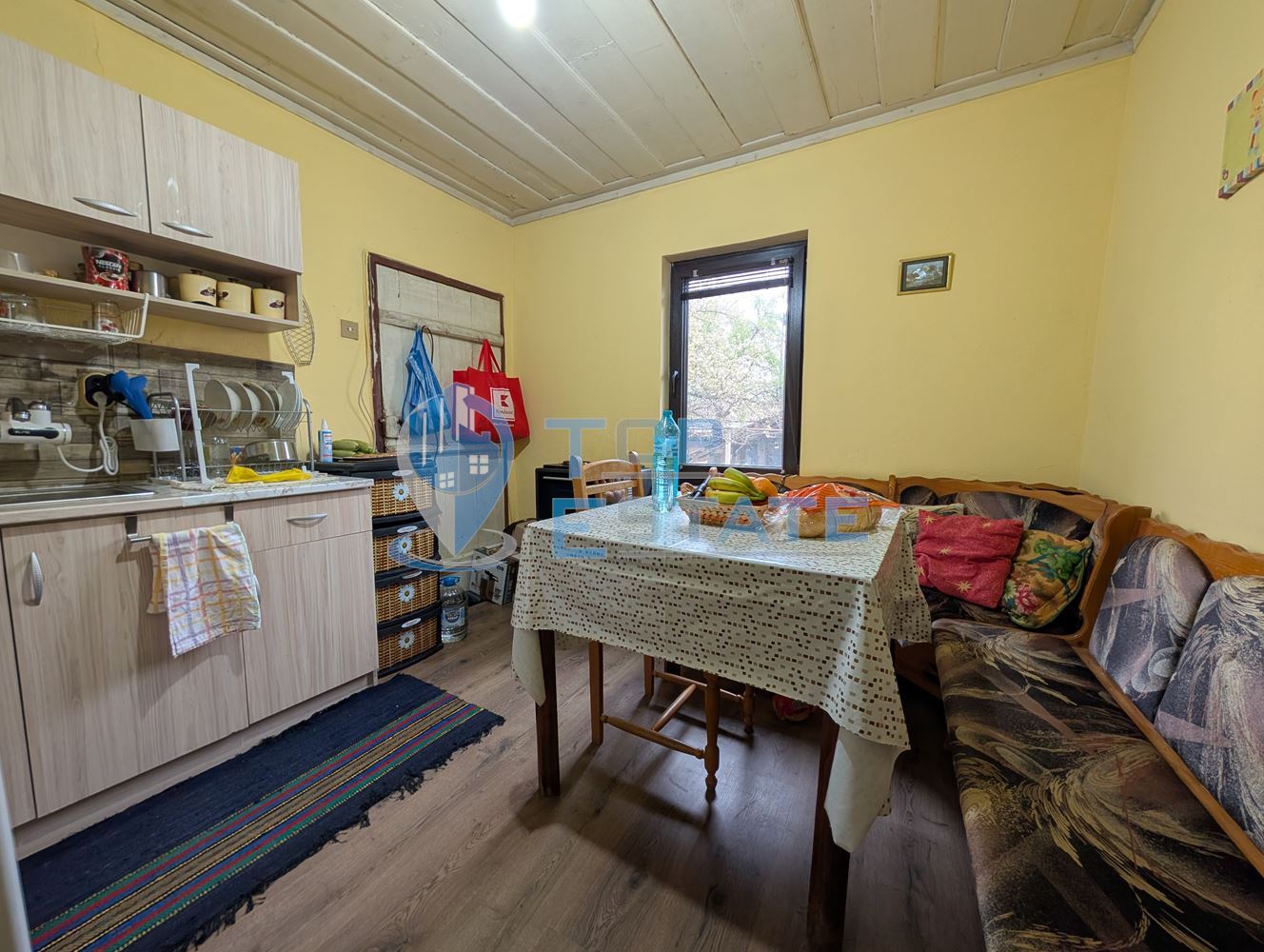 Едноетажна реновирана къща с голям двор в село Сливовица-0 Едноетажна реновирана къща с голям двор в село Сливовица - 0