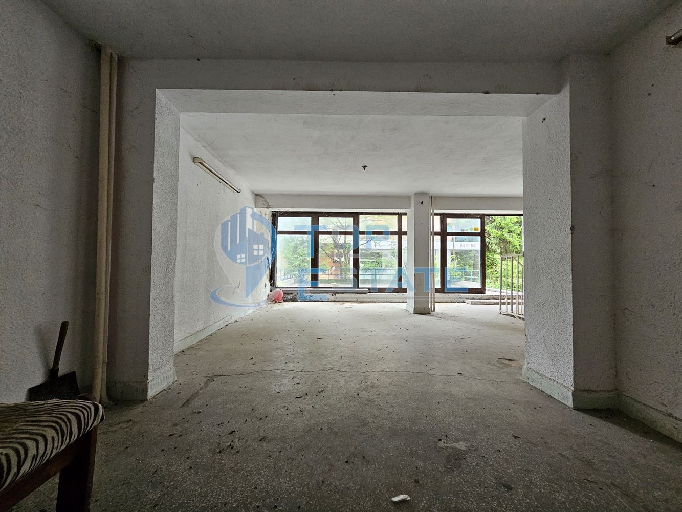 Просторно южно търговско помещение в центъра на град Велико Търново-0 Просторно южно търговско помещение в центъра на град Велико Търново - 0