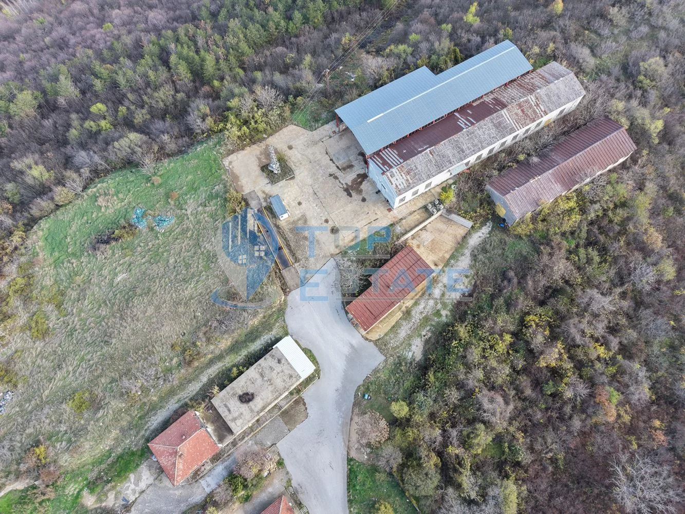 Инвестиционен промишлен имот с 2400 кв. м застроена площ и парцел с площ 20 дка-0 Инвестиционен промишлен имот с 2400 кв. м застроена площ и парцел с площ 20 дка - 0