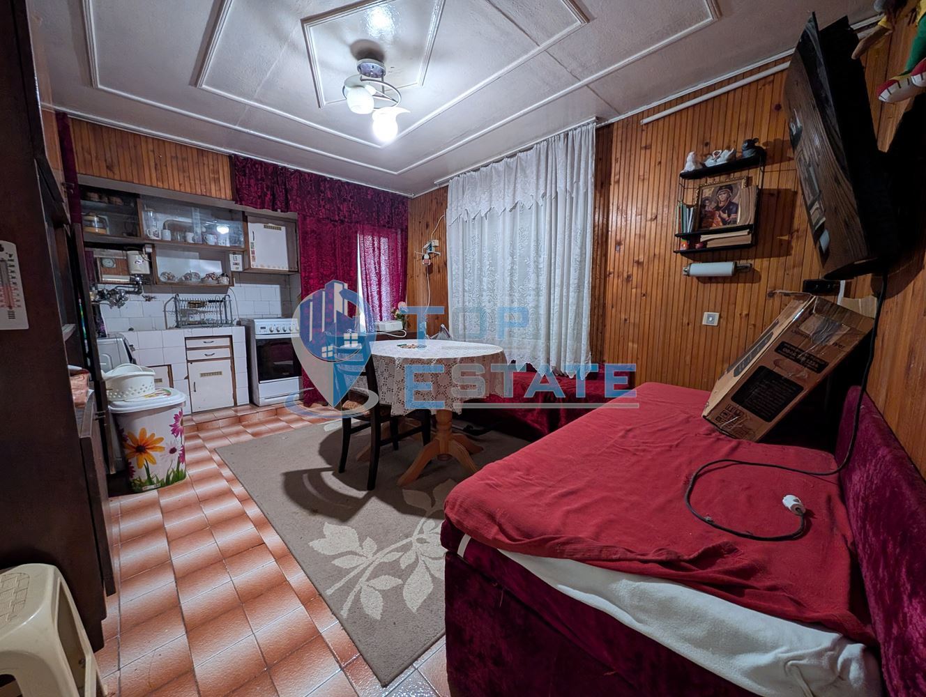 Две къщи, лятна кухня и гараж с голям двор в град Горна Оряховица - 0