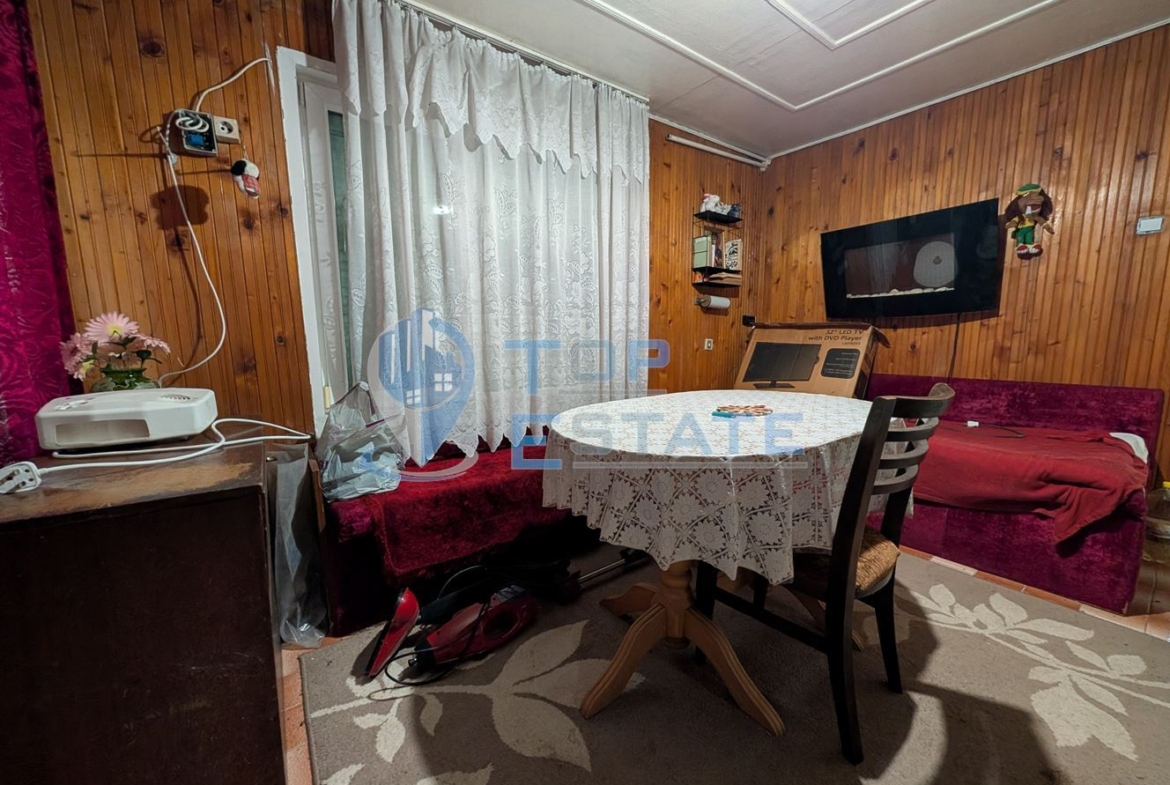 Две къщи, лятна кухня и гараж с голям двор в град Горна Оряховица - 0