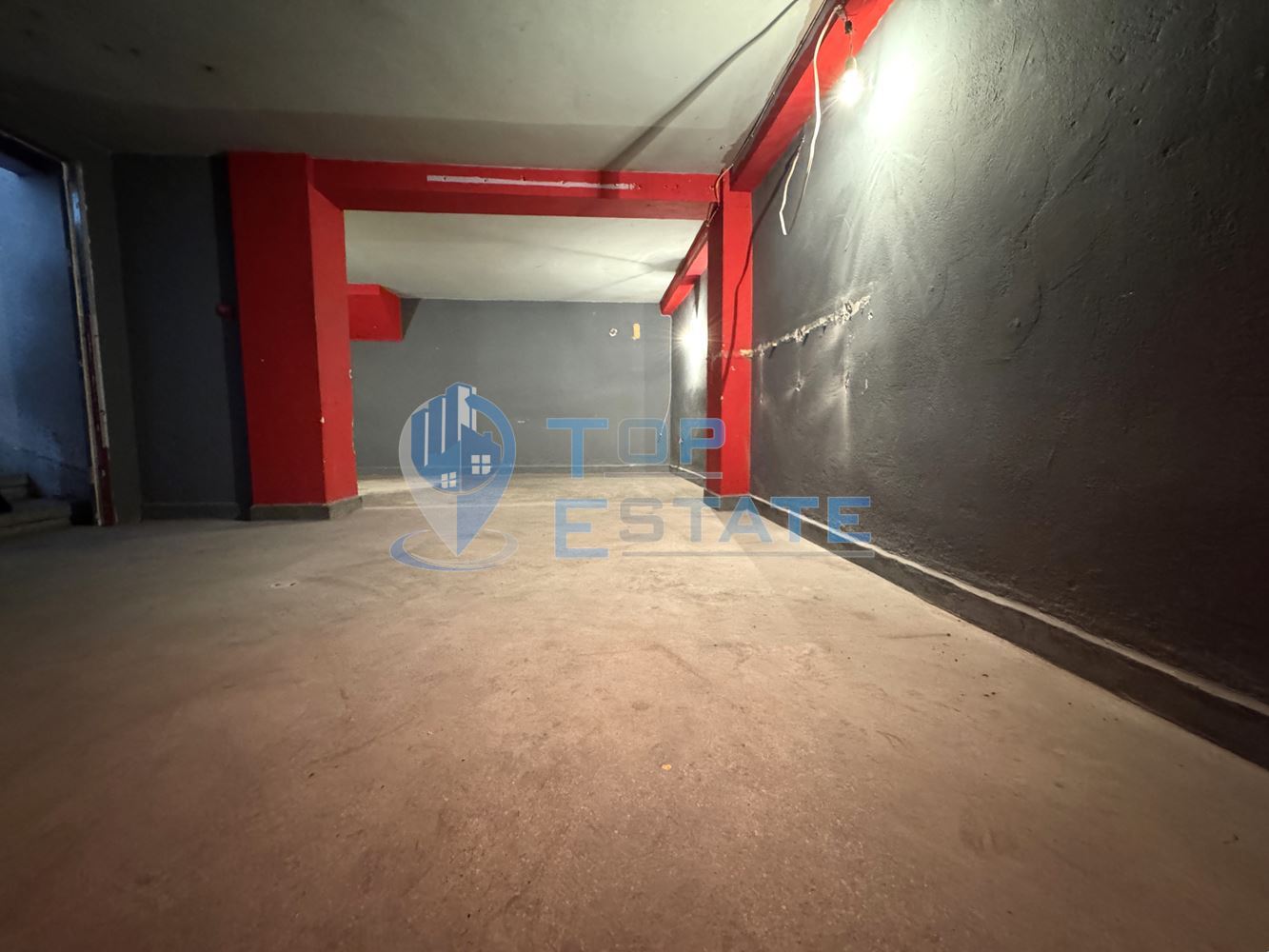 Просторно южно търговско помещение в центъра на град Велико Търново-0 Просторно южно търговско помещение в центъра на град Велико Търново - 0