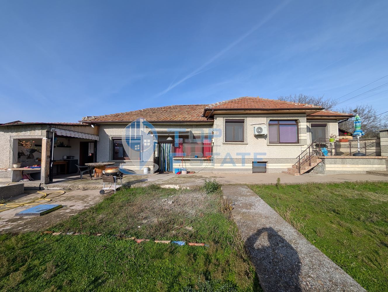 Ремонтирана и обзаведена къща с гараж в село Климентово-0 Ремонтирана и обзаведена къща с гараж в село Климентово - 0