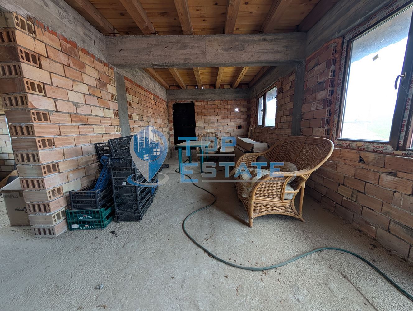 Две къщи, лятна кухня и гараж с голям двор в град Горна Оряховица - 0