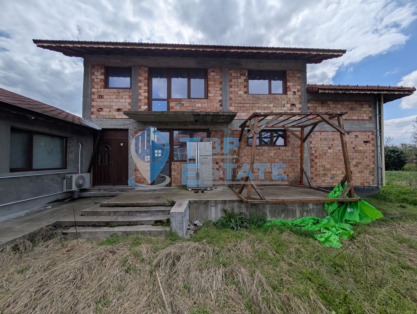 Две къщи, лятна кухня и гараж с голям двор в град Горна Оряховица - 0