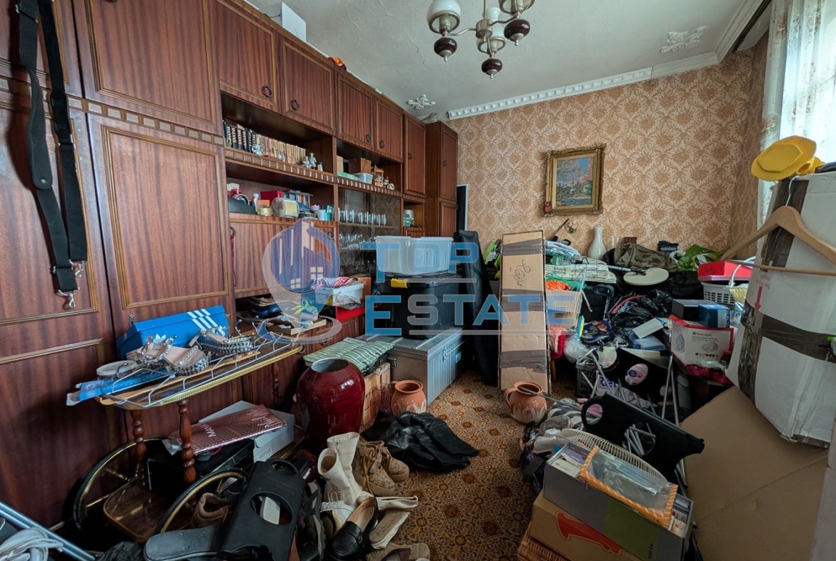 Две къщи, лятна кухня и гараж с голям двор в град Горна Оряховица - 0