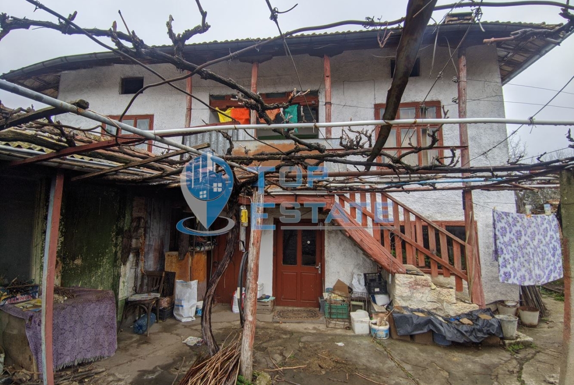 Двуетажна къща с голям двор в село Мусина - 0