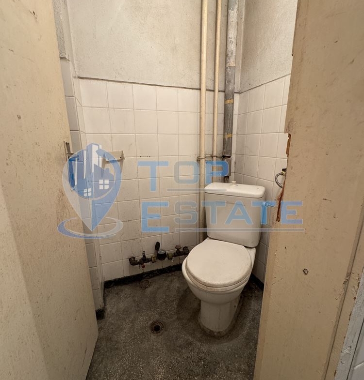 Просторно южно търговско помещение в центъра на град Велико Търново - 0