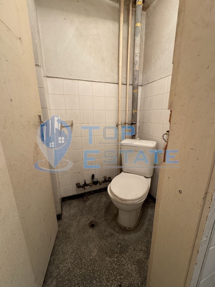 Просторно южно търговско помещение в центъра на град Велико Търново-0 Просторно южно търговско помещение в центъра на град Велико Търново - 0