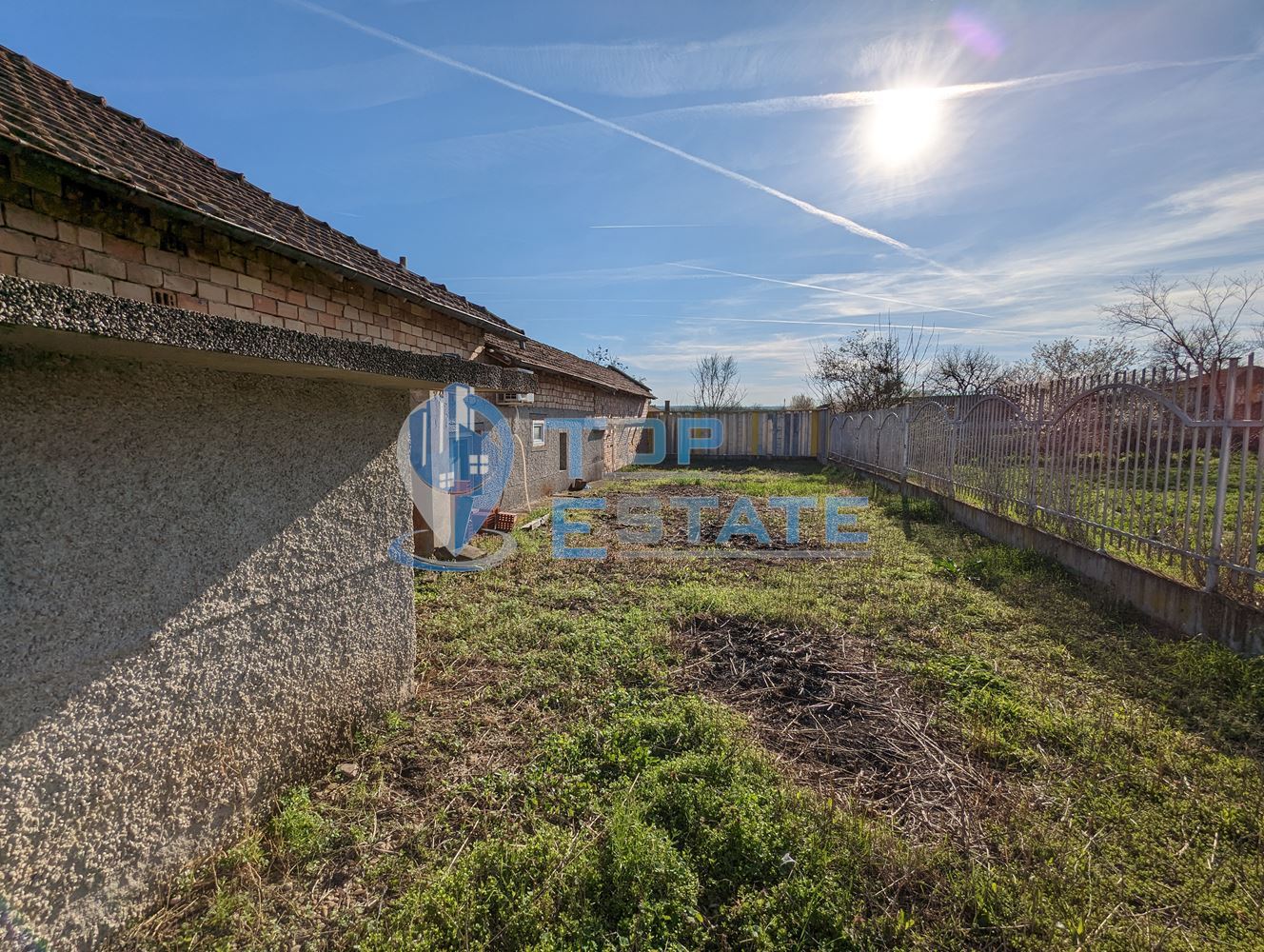 Ремонтирана и обзаведена къща с гараж в село Климентово-0 Ремонтирана и обзаведена къща с гараж в село Климентово - 0