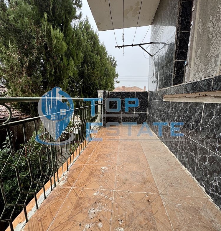 Етаж от къща с гараж в град Павликени, област Велико Търново - 0