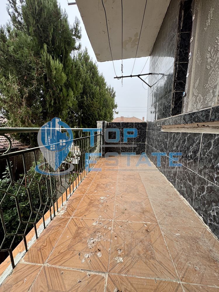 Етаж от къща с гараж в град Павликени, област Велико Търново - 0