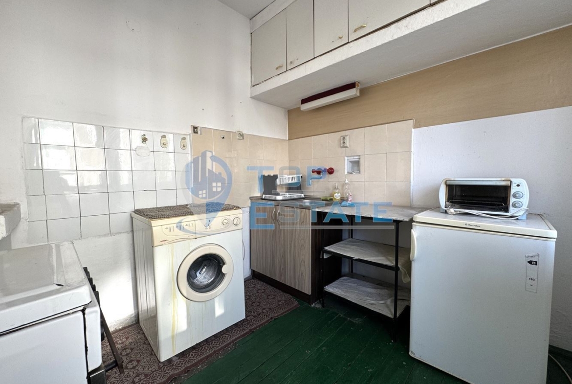 Многостаен тухлен апартамент с гараж и сутерен в центъра на град Велико Търново - 0