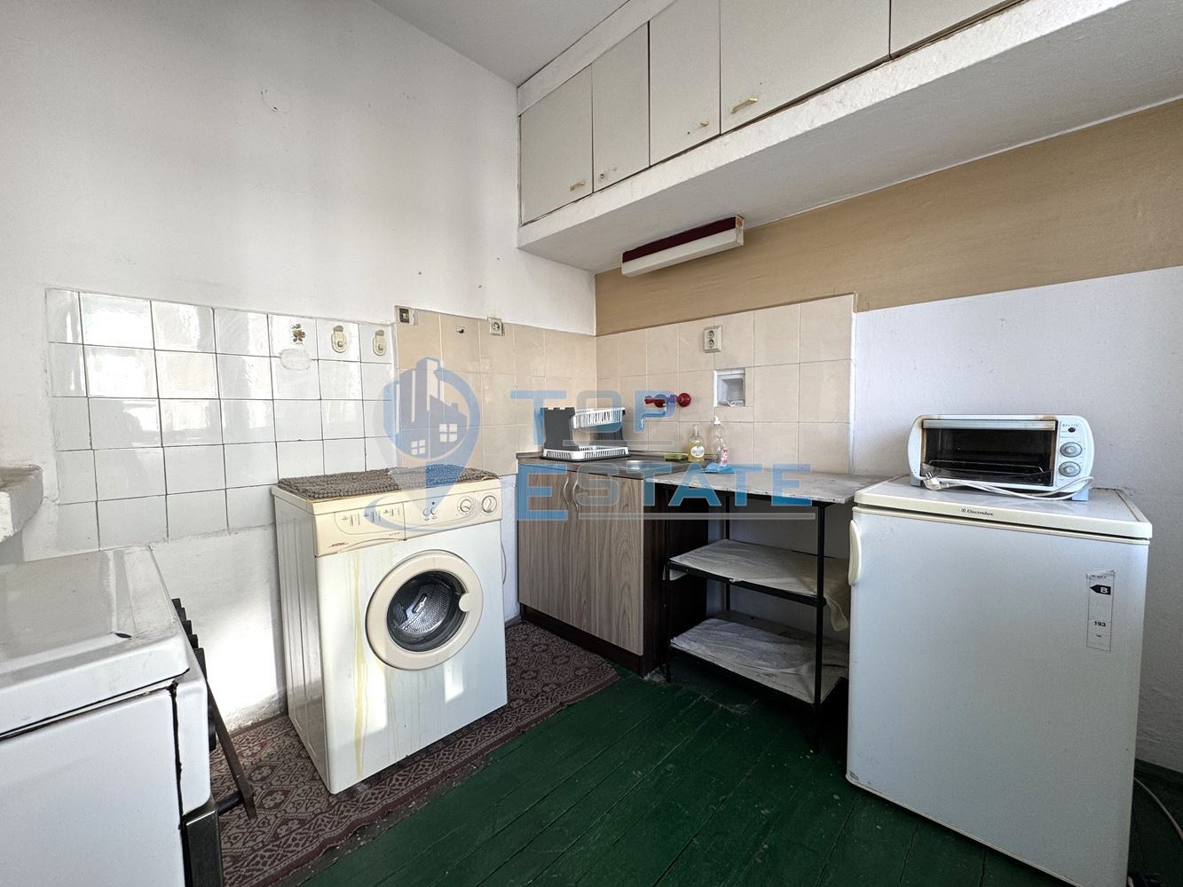 Многостаен тухлен апартамент с гараж и сутерен в центъра на град Велико Търново-0 Многостаен тухлен апартамент с гараж и сутерен в центъра на град Велико Търново - 0