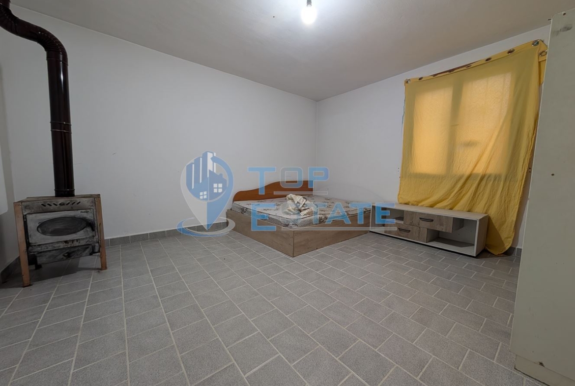 Едноетажна монолитна къща в центъра на град Златарица - 0