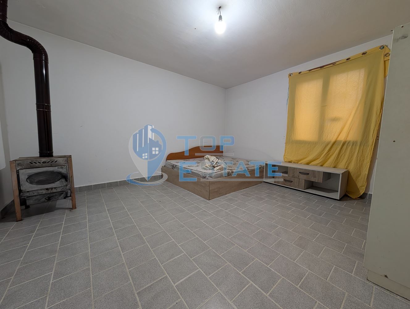 Едноетажна монолитна къща в центъра на град Златарица - 0